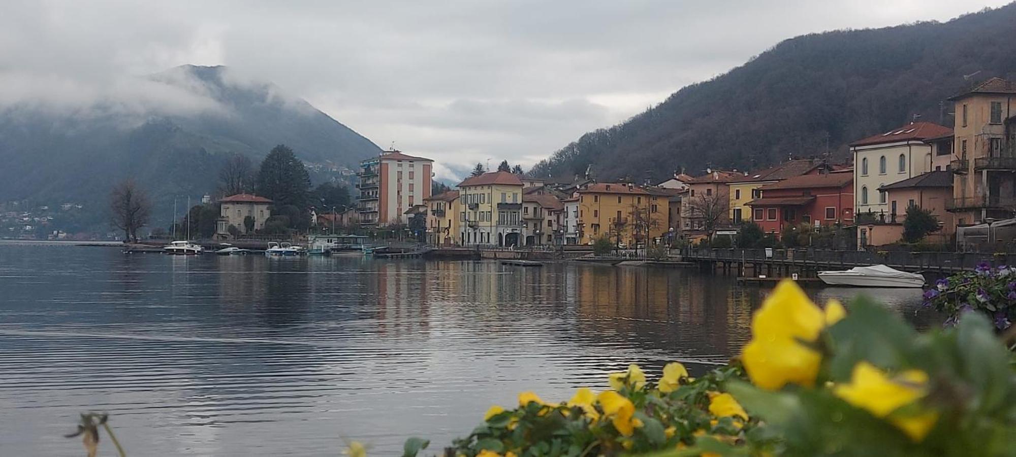 Rifugio Sul Lago Di Lugano A Porto Ceresio Exterior photo